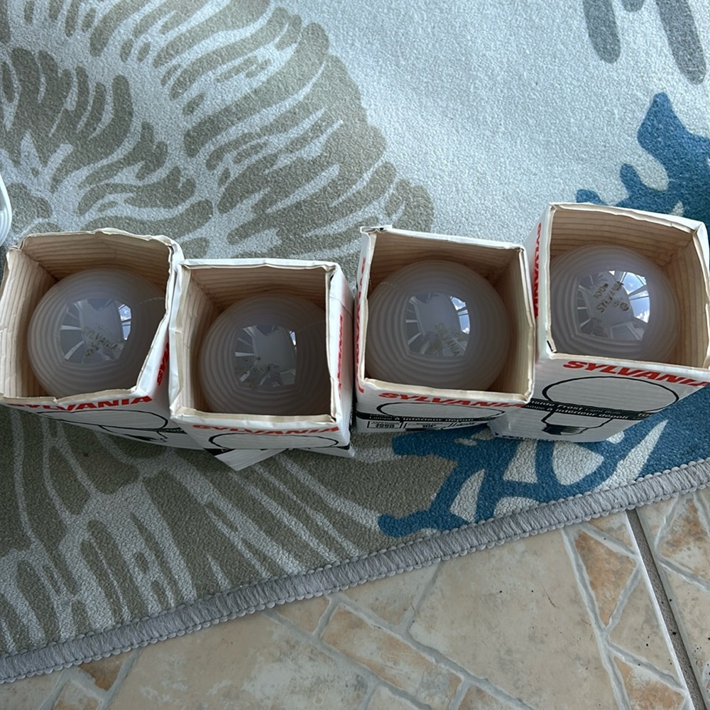 4 x  100 W Soft White Light Bulb Sylvania  115-125v LOT 4 NEW - Picture 2 of 3